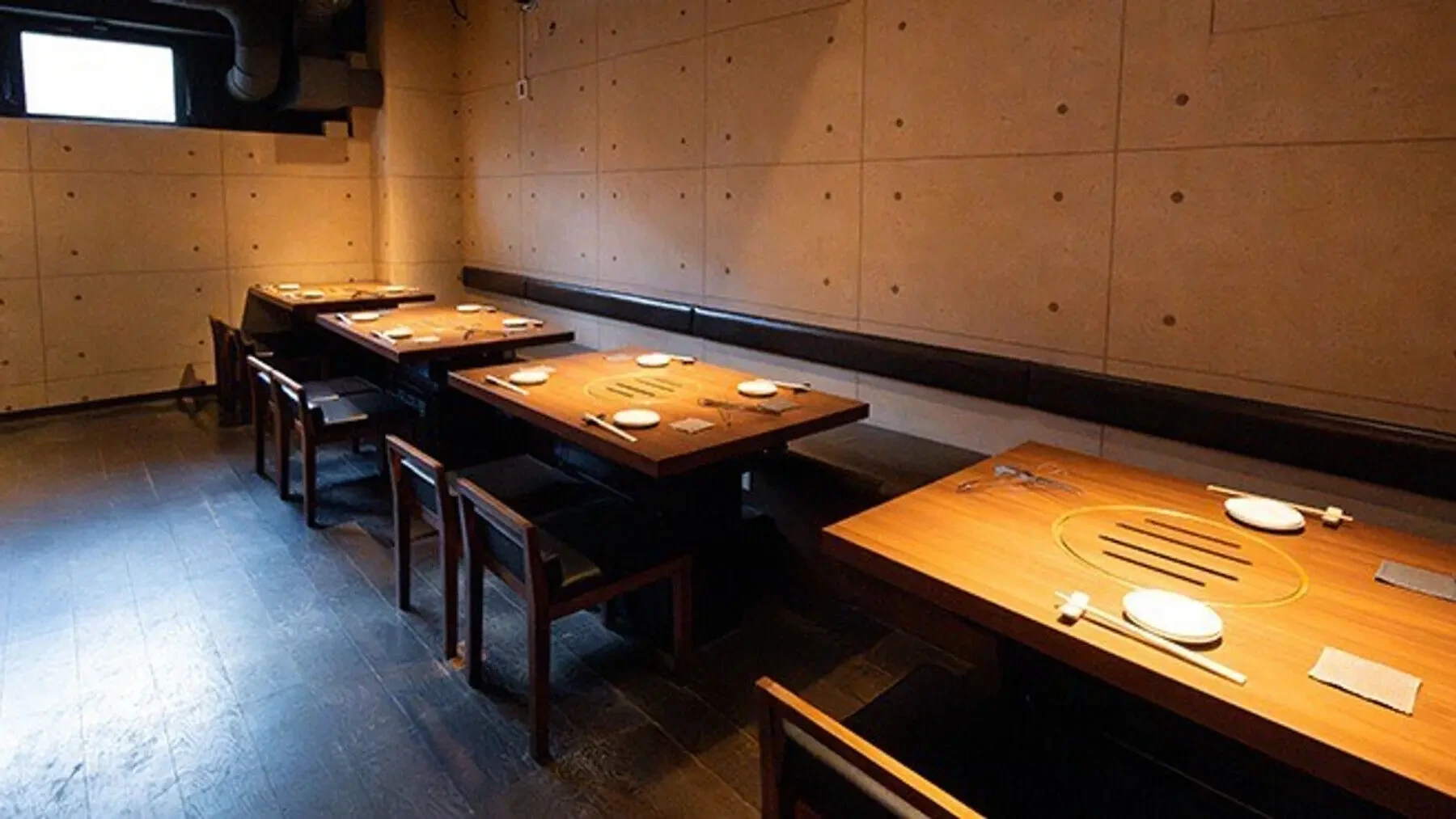 おやじ 青山総本店のロースター付きテーブル席